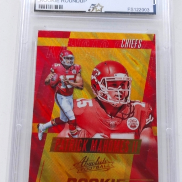 Patrick mahomes rare graded 8. Gold rush sp one kind card, rc